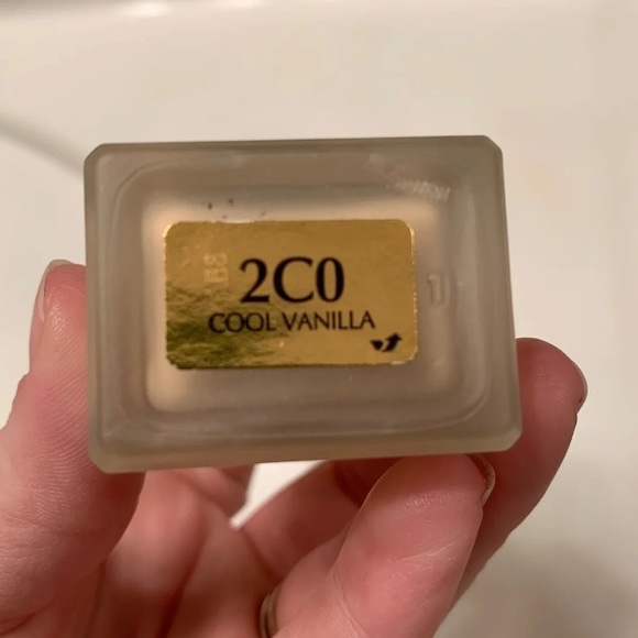 Estée Lauder Double Wear - Picture 3 of 3